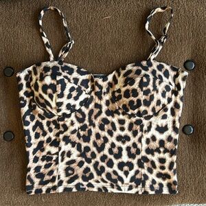 ❗️Leopard crop top adjustable strap. Size XS❗️